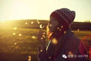 逆光下的微笑图片